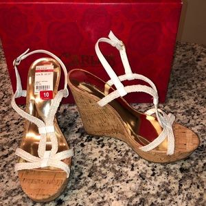 Carlos by Carlos Santana Barry Wedges- White